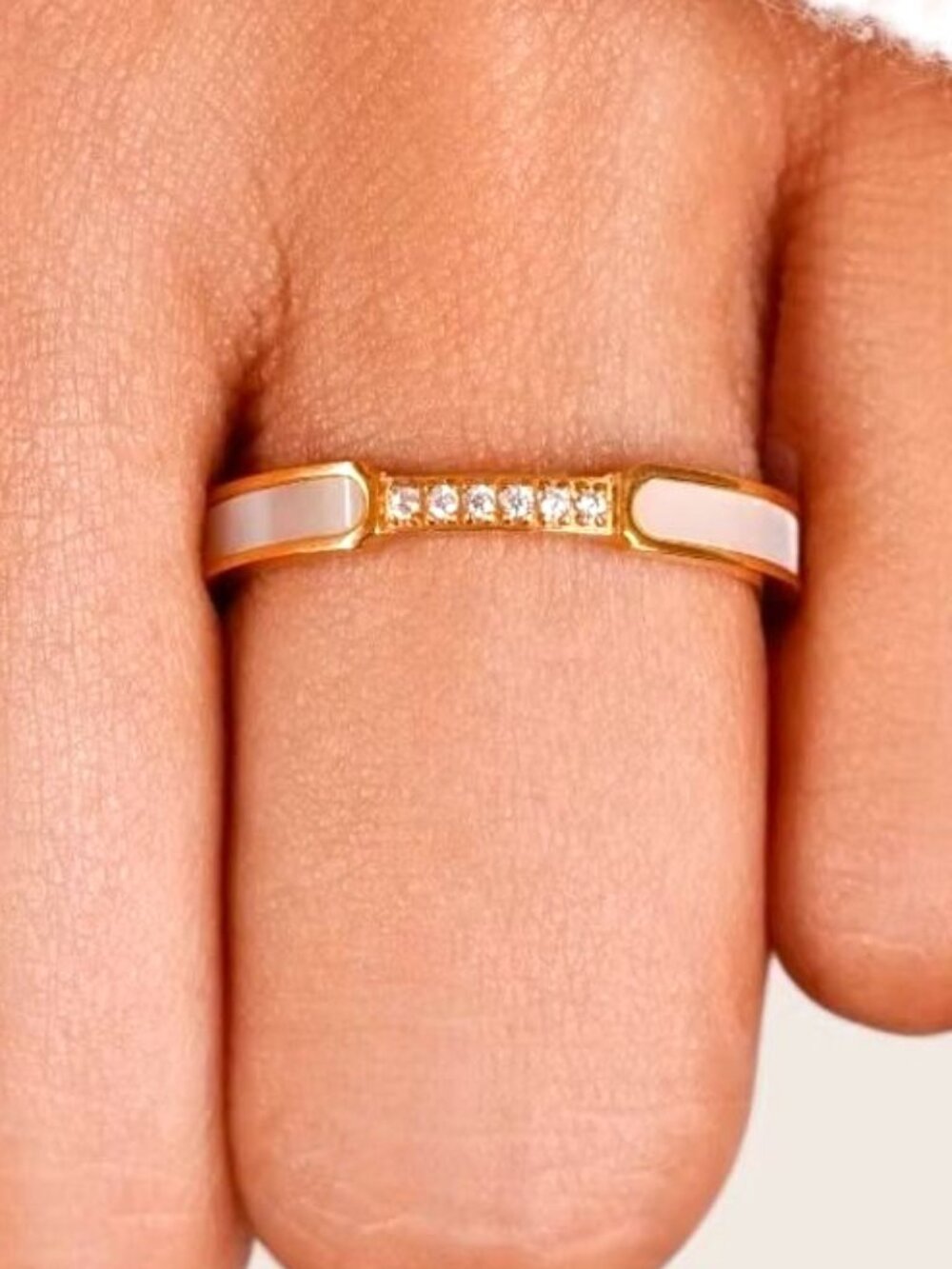 18K Gold PVD Ring with Crystal Accents Waterproof Hypoallergenic Size 8 NEW